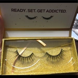 LUXURY Lashaholic lashes!!